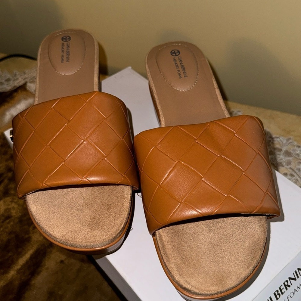 GIANI BERNINI MEMORY FOAM BRAND NEW SIZE 8 WOMENS